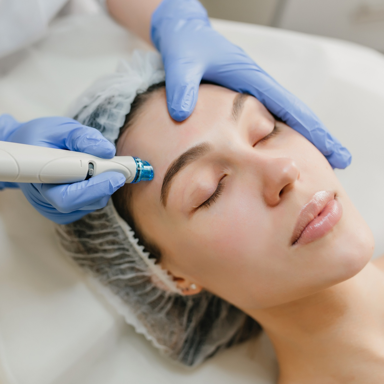 closeup-portrait-of-beautiful-woman-during-cosmetology-therapy-in-beauty-salon-professional-dermatology-procedures-lifting-rejuvenation-modern-devices-healthcare