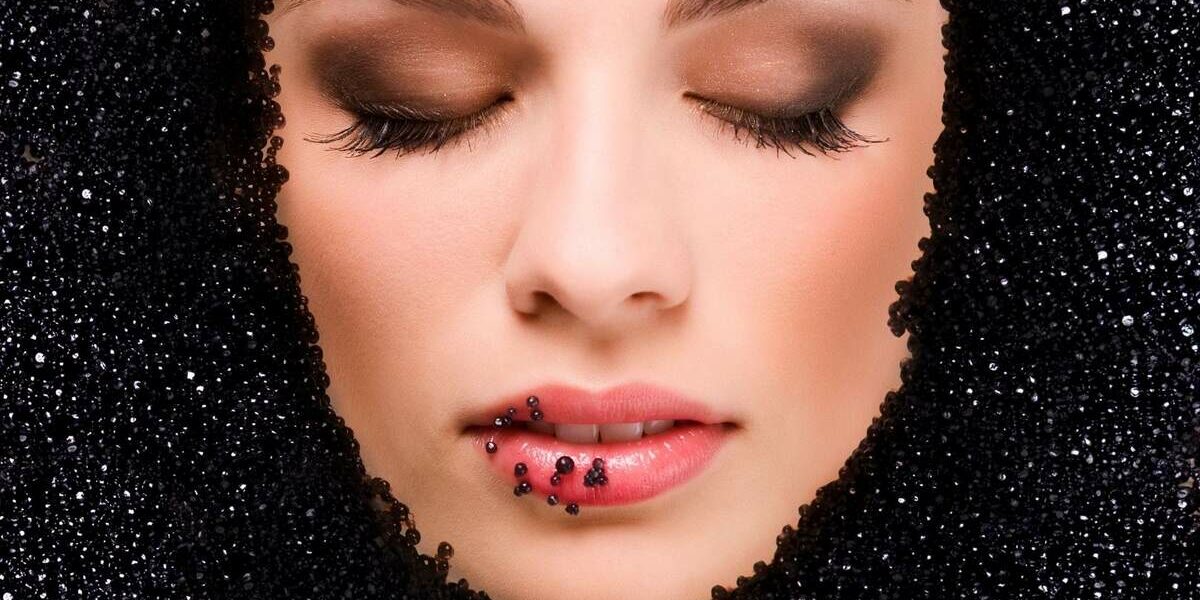 cara-de-una-chica-rodeada-de-caviar-628ddf3f8f250